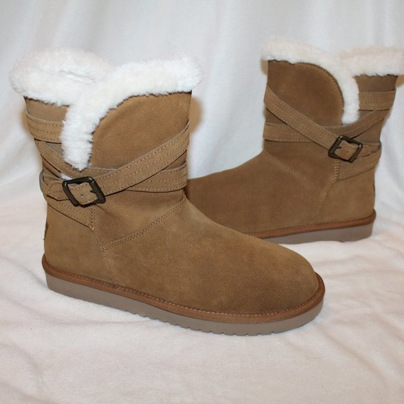NIB UGG KOOLABURRA CLASSIC SHORT‎ BUCKLE SUEDE BOOTS CHESTNUT - Picture 1 of 7